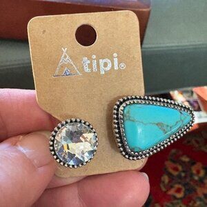 NWT Atipi Two Finger Turquoise Crystal Silvertone Southwestern Boho Fashion Ring